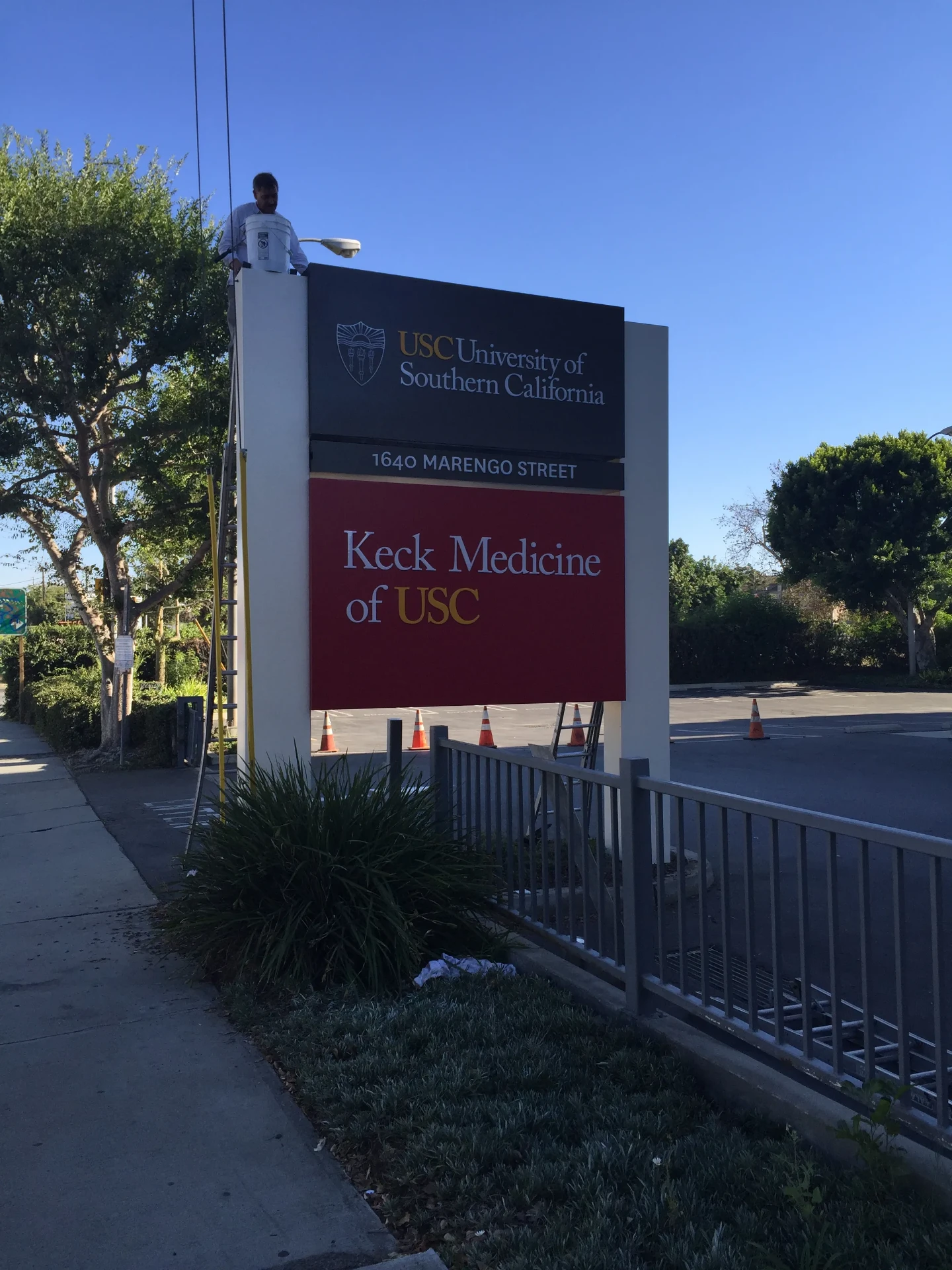 Keck Medicine of USC monument sign face