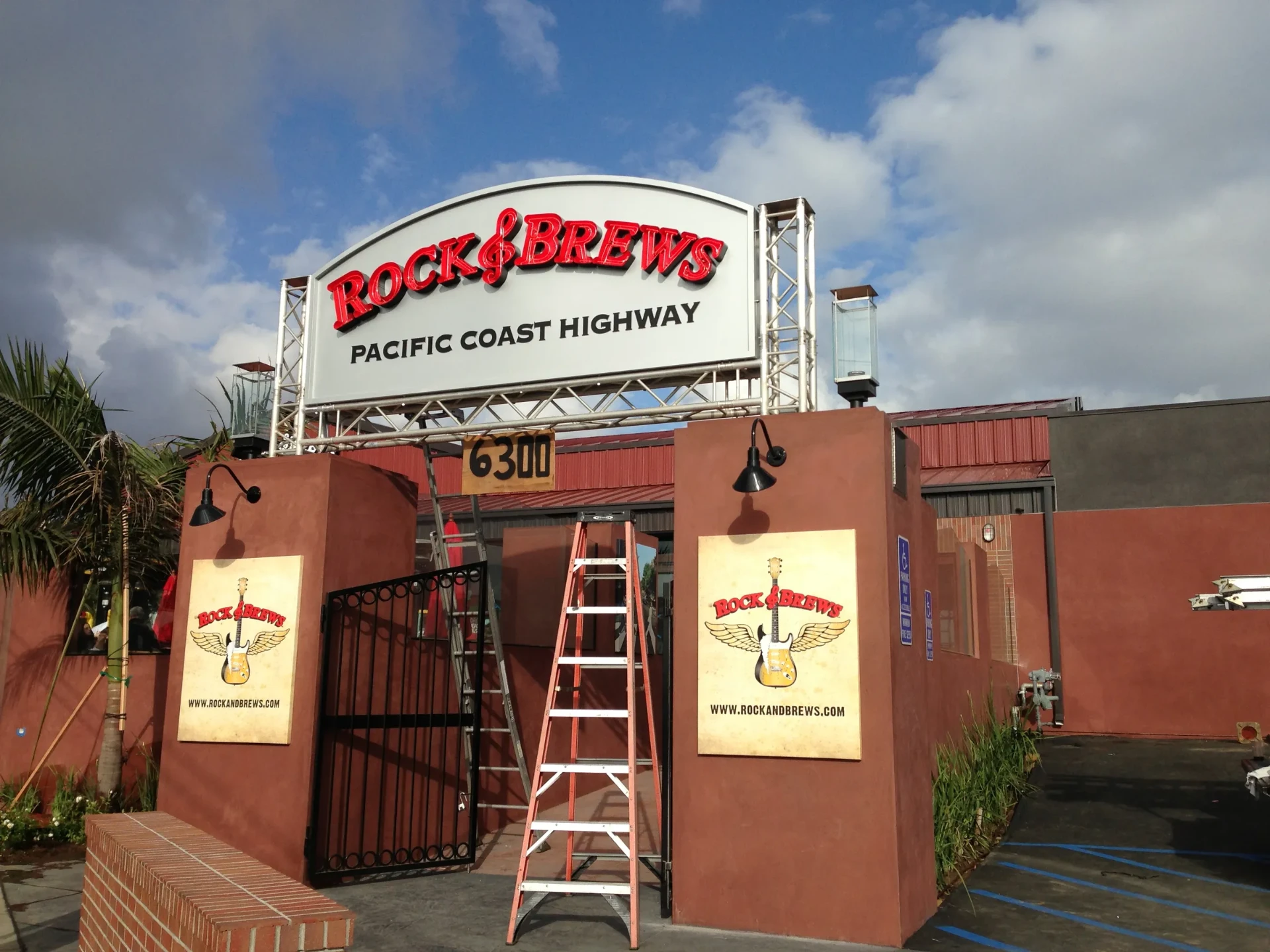 Rock & Brews sign installation